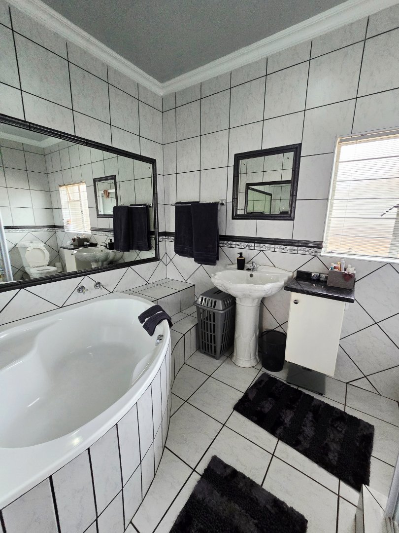 3 Bedroom Property for Sale in Wilkoppies North West